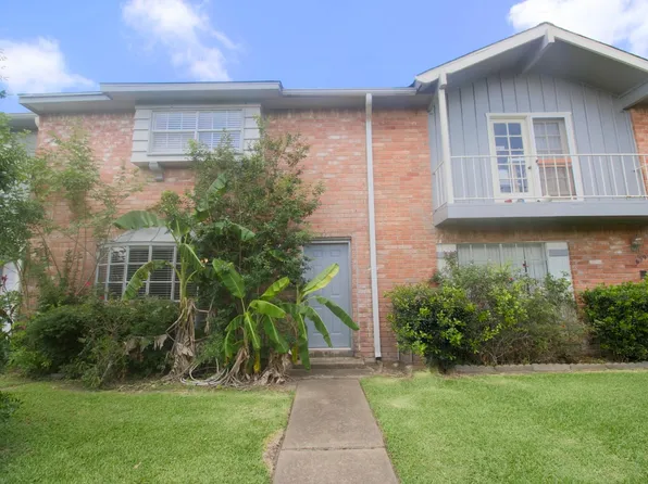 6393 S Briar Bayou Dr, Houston, TX 77072