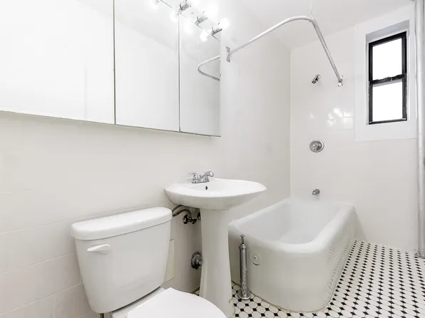 119-21 Metro Avenue image 5 of 5