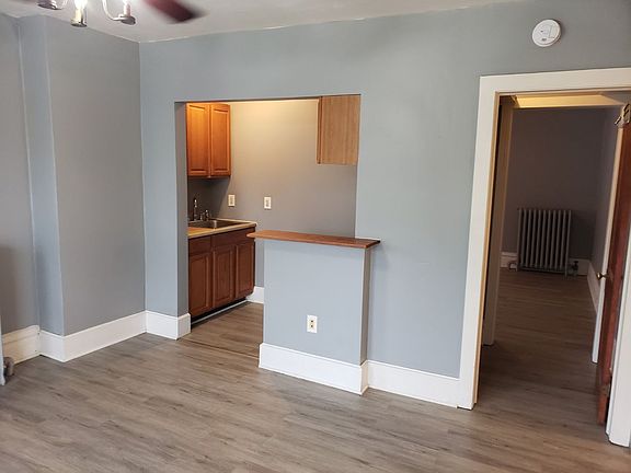 2nd image of 1652 Peck St #4