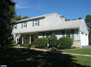 47 S Woodridge Dr, Warrington, PA 18976
