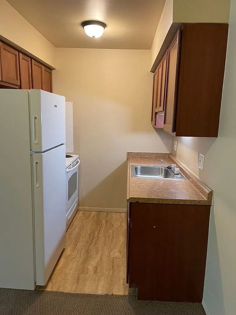 Park East Apartments (B)- Divergent Capital Management, LLC — Photo 2