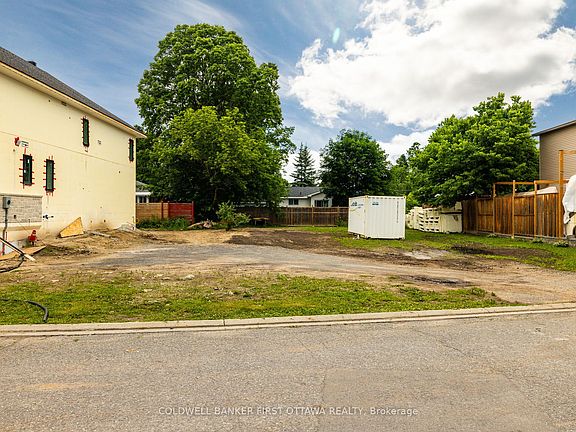 4th image of 165 King St