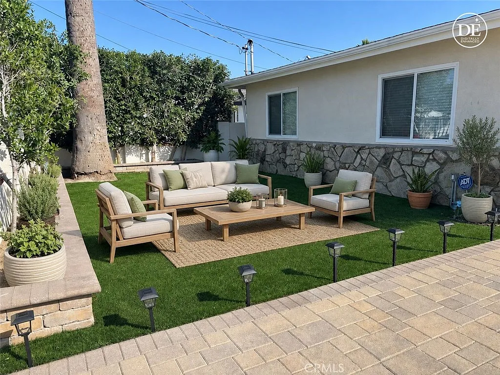 3 bed, 1800 sqft, $3,799 — Photo 4