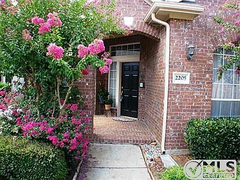 3rd image of 2205 Knob Hill Dr