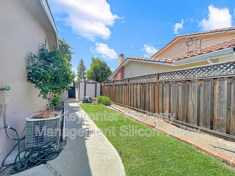 373 Redwood Ave — Photo 22