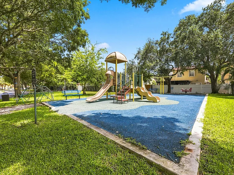 4344 NW 1st St — Photo 36