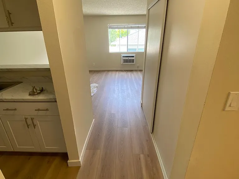 10231 Pinewood Ave — Photo 7