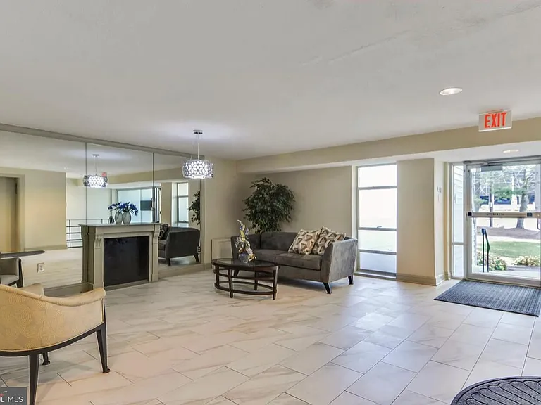 7420 Lakeview Dr #207 — Photo 32
