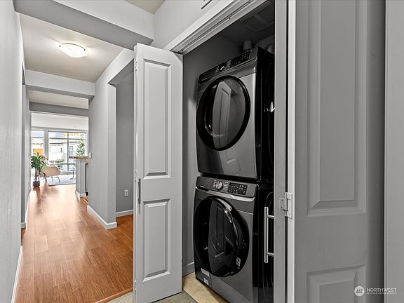 4th image of 211 Kirkland Avenue #306