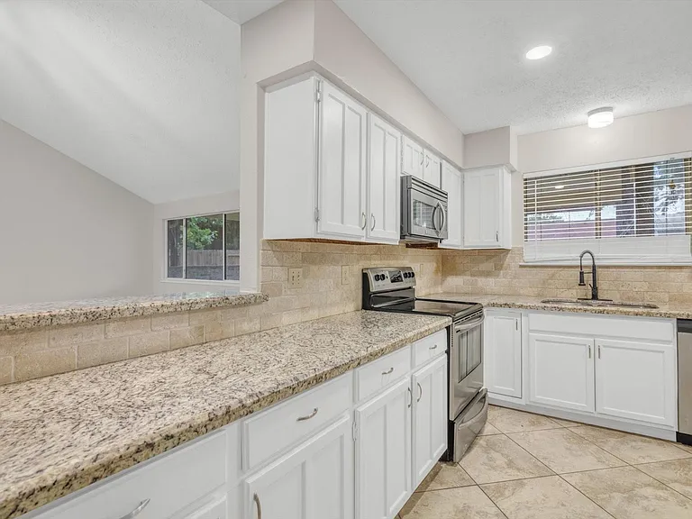 7431 Ridgeberry Dr — Photo 11