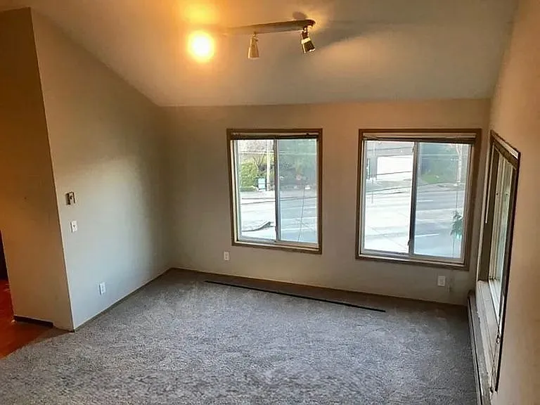 3660 Whitman Ave N #6 — Photo 5