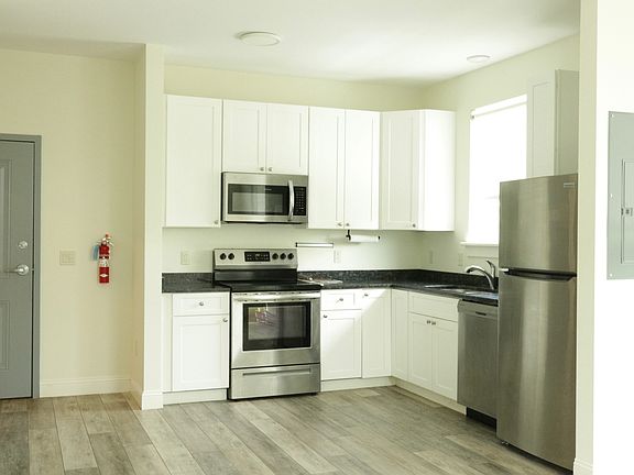 4th image of 62 Weaver St #203