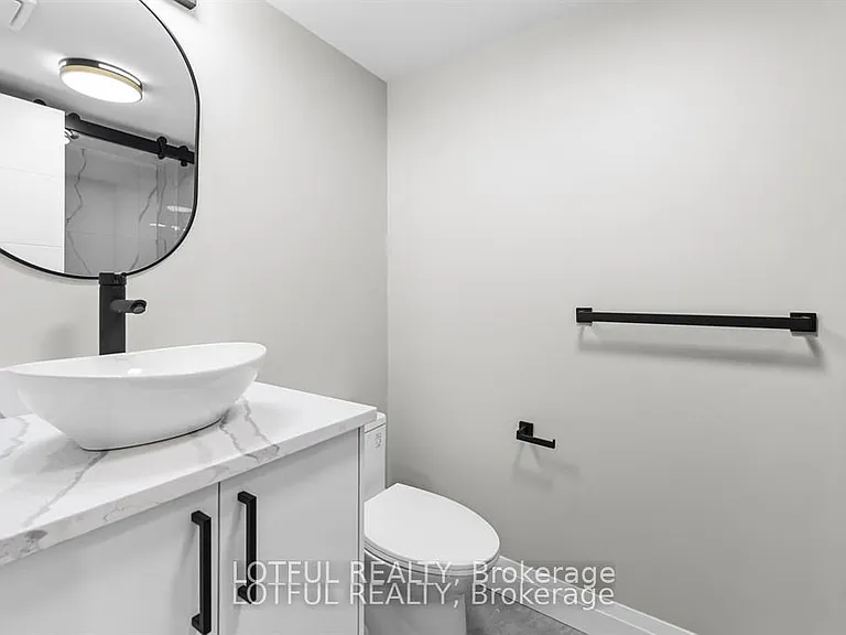 461 Tweedsmuir Ave #B — Photo 4