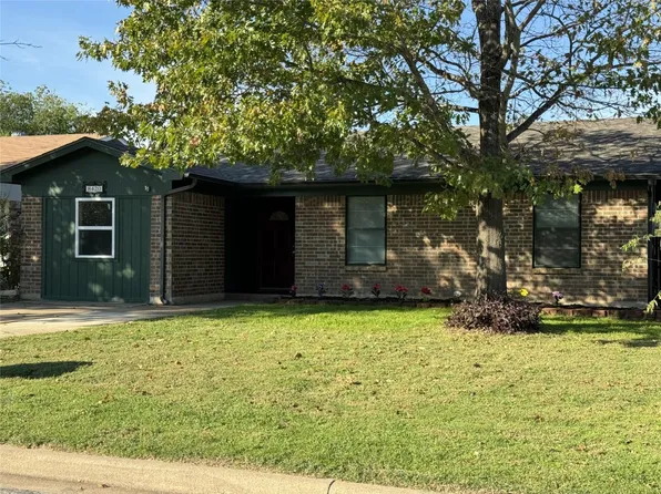 8420 Raymond Ave, White Settlement, TX 76108