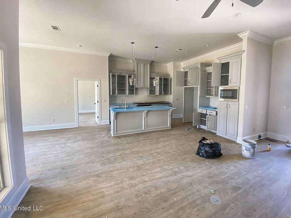 2nd image of 104 Katherine Ct