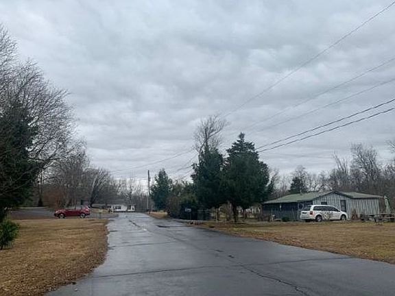 Exterior Neighborhood (street photo)