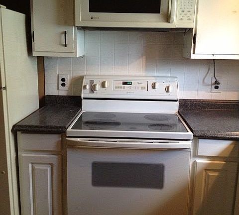 3rd image of 207 Yale Ave