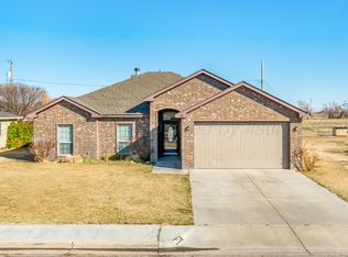 914 Cinderella Dr, Pampa, TX 79065