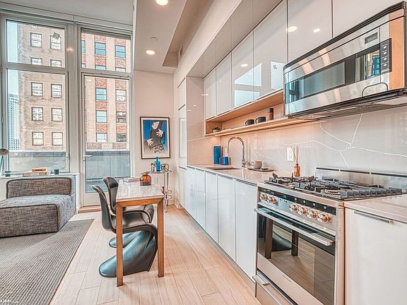 5th image of 20 Broad St APT 1305
