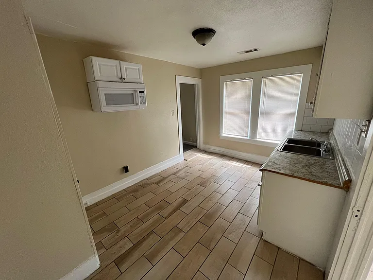 2710 Lenway St — Photo 4