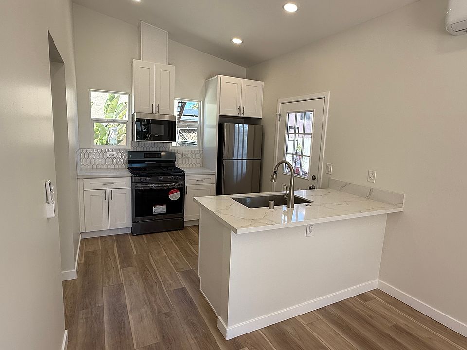 1st image of 4709 Noyes St