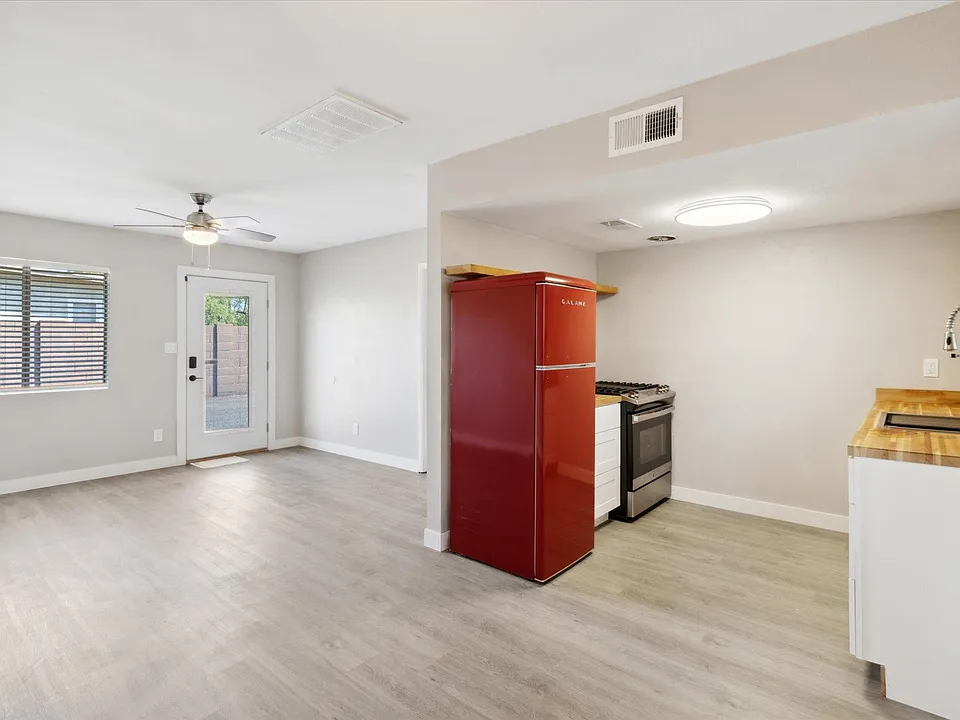 327 N 16th Ave #A