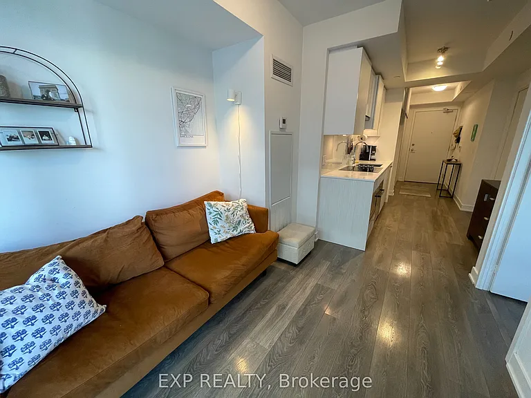 195 Redpath Ave #2015 — Photo 11