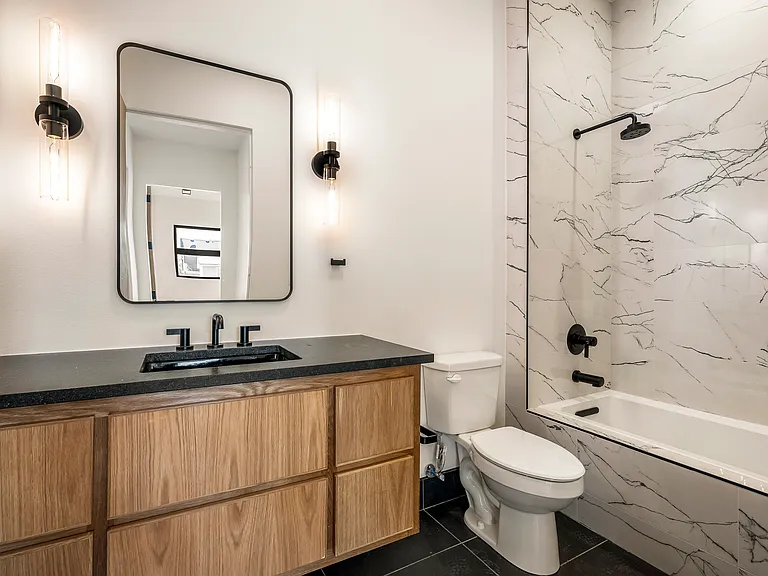 905 SE 4th St #106 — Photo 9