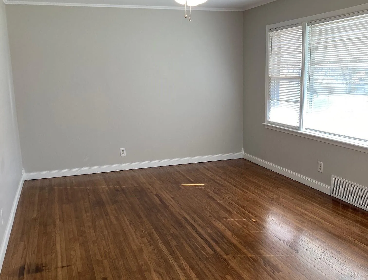 3 bed, 1002 sqft, $1,275 — Photo 3