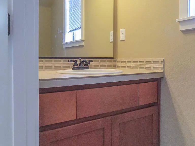 709 E Garfield St — Photo 5