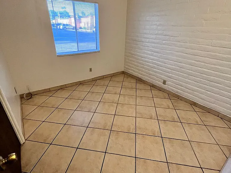 446 E Pastime Rd — Photo 25
