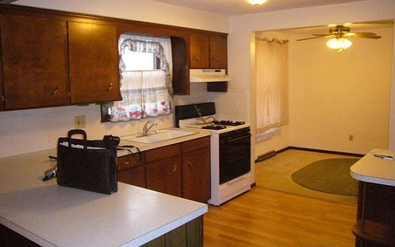 4th image of 1582 Plum Pl