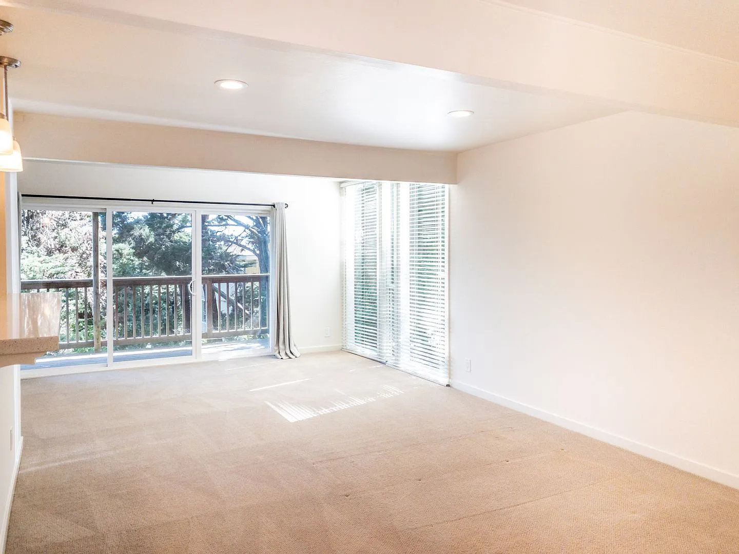 2br/1ba Covered Parking + W/D + Deck + Views Progressive — Photo 2