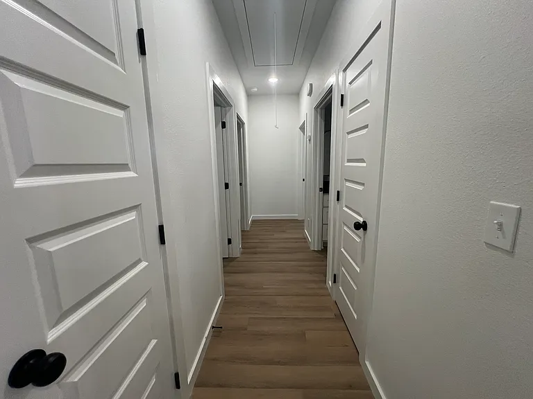 109 N B St — Photo 3