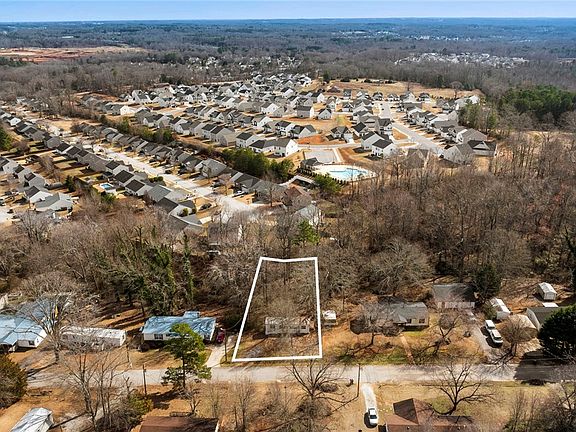 2nd image of 130 Brentwood Cir