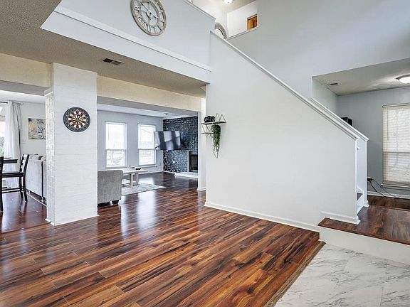 2nd image of 4033 Foxwood Dr
