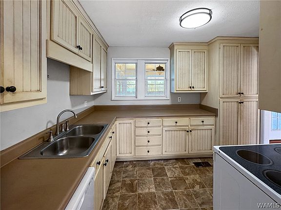 5th image of 1402 14th St E