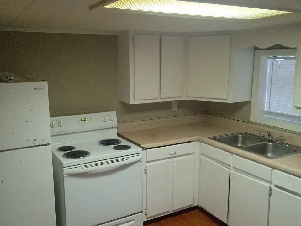 1121 James St