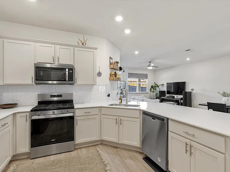 7416 Sagira Path — Photo 3