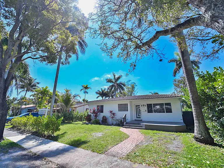 1532 Fletcher St — Photo 3