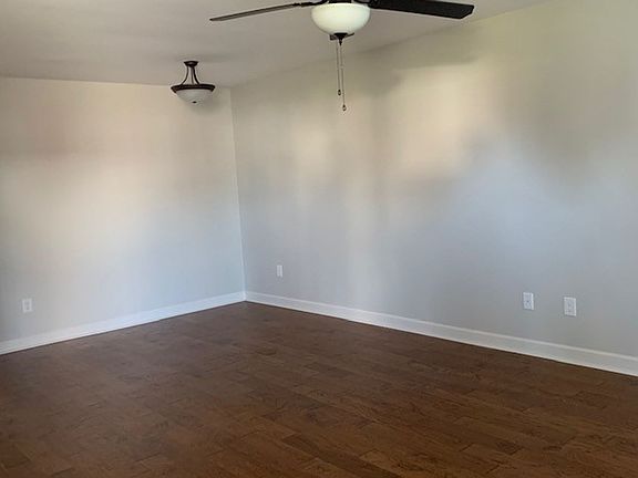 4th image of 522 Amberdale Cir