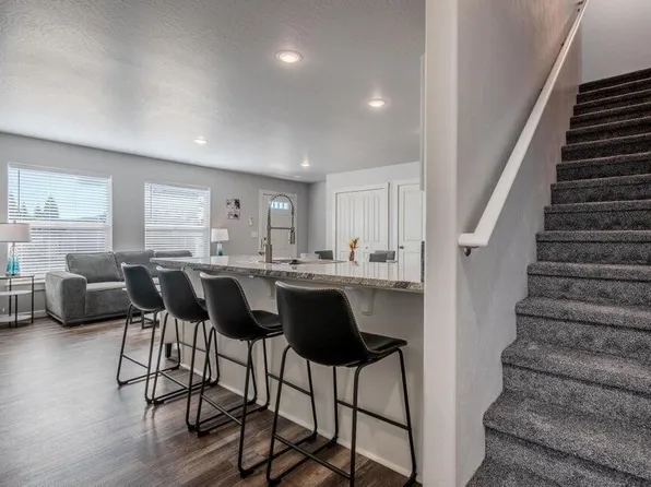 7881 Houston Loop, White City, OR 97503