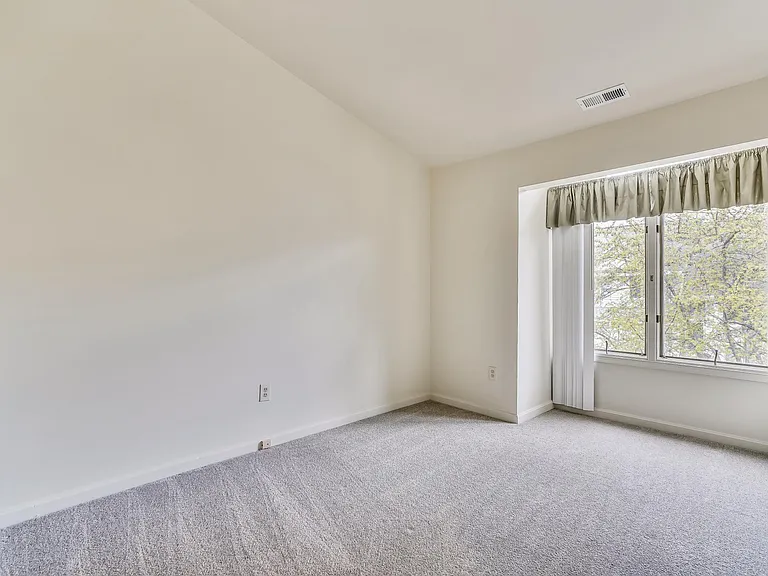 5205 Columbia Rd #9 — Photo 23