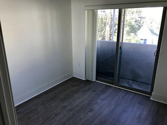 5th image of 11312 Huston St #1