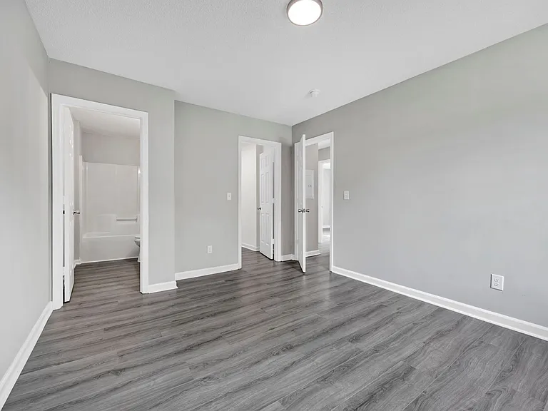 Rose Hill Garden Apartments — Photo 29