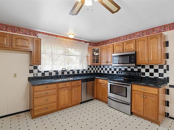 3rd image of 3869 Windemer Dr