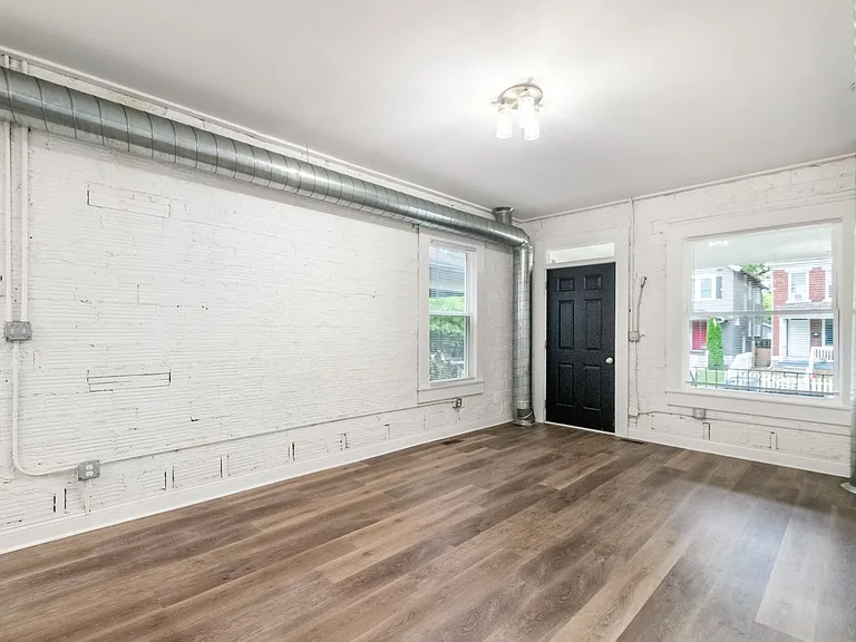 942 Linwood Ave — Photo 10