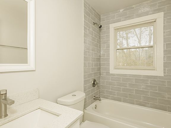 5th image of 3675 Crestwood Pkwy #B