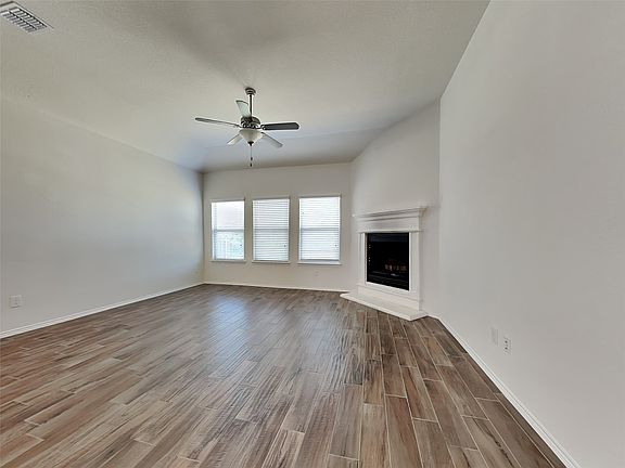 4th image of 506 Robinson Way