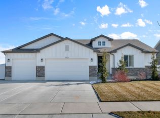8433 S Jayson Dr, West Jordan, UT 84081